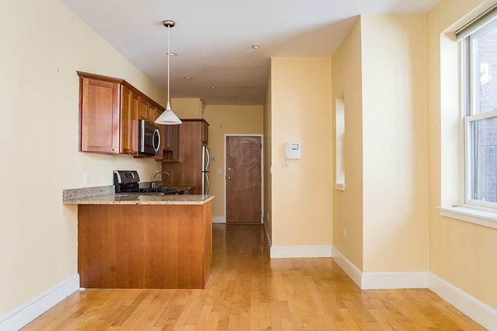 1 bed, 1 bath apartment for rent at 8 Garden Ct Unit 8, North End — photo 4 of 13