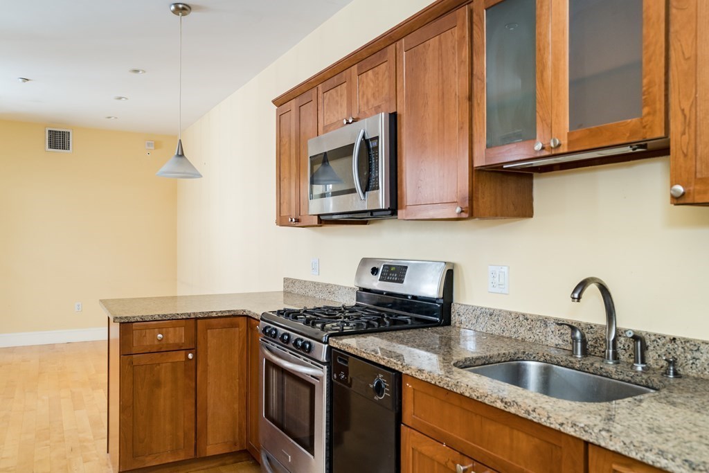 1 bed, 1 bath apartment for rent at 8 Garden Ct Unit 8, North End