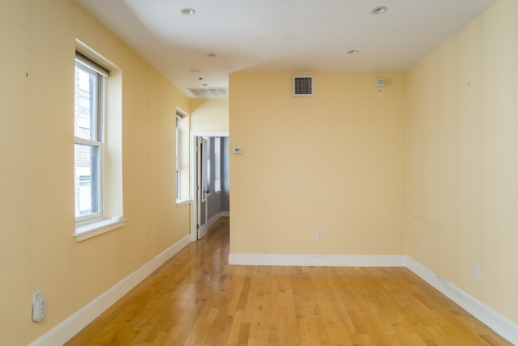 1 bed, 1 bath apartment for rent at 8 Garden Ct Unit 8, North End — photo 6 of 13