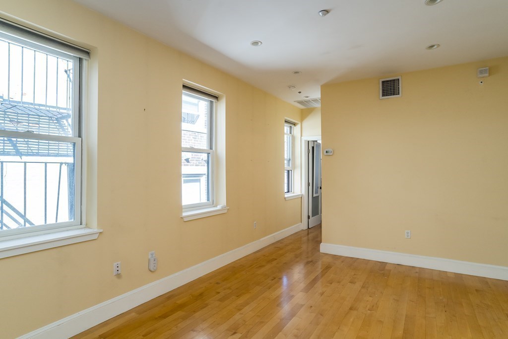 1 bed, 1 bath apartment for rent at 8 Garden Ct Unit 8, North End — photo 5 of 13