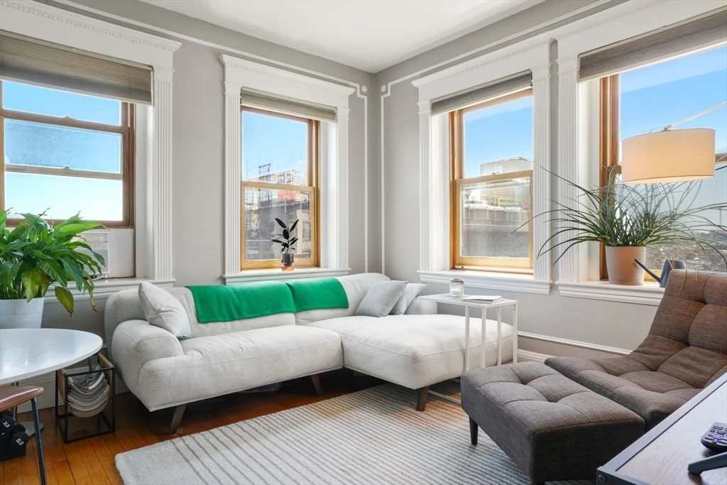 1 bed, 1 bath apartment for rent at 8 Garrison St Unit 0706, Back Bay — photo 1 of 14