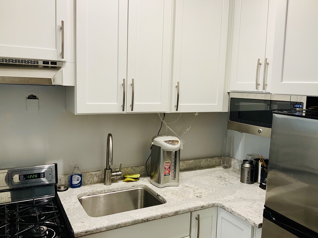 Studio bed, 1 bath apartment for rent at 8 Garrison St Unit 203, Back Bay — photo 3 of 16