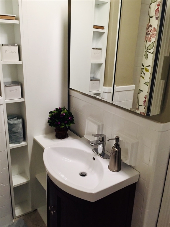 Studio bed, 1 bath apartment for rent at 8 Garrison St Unit 203, Back Bay — photo 5 of 16