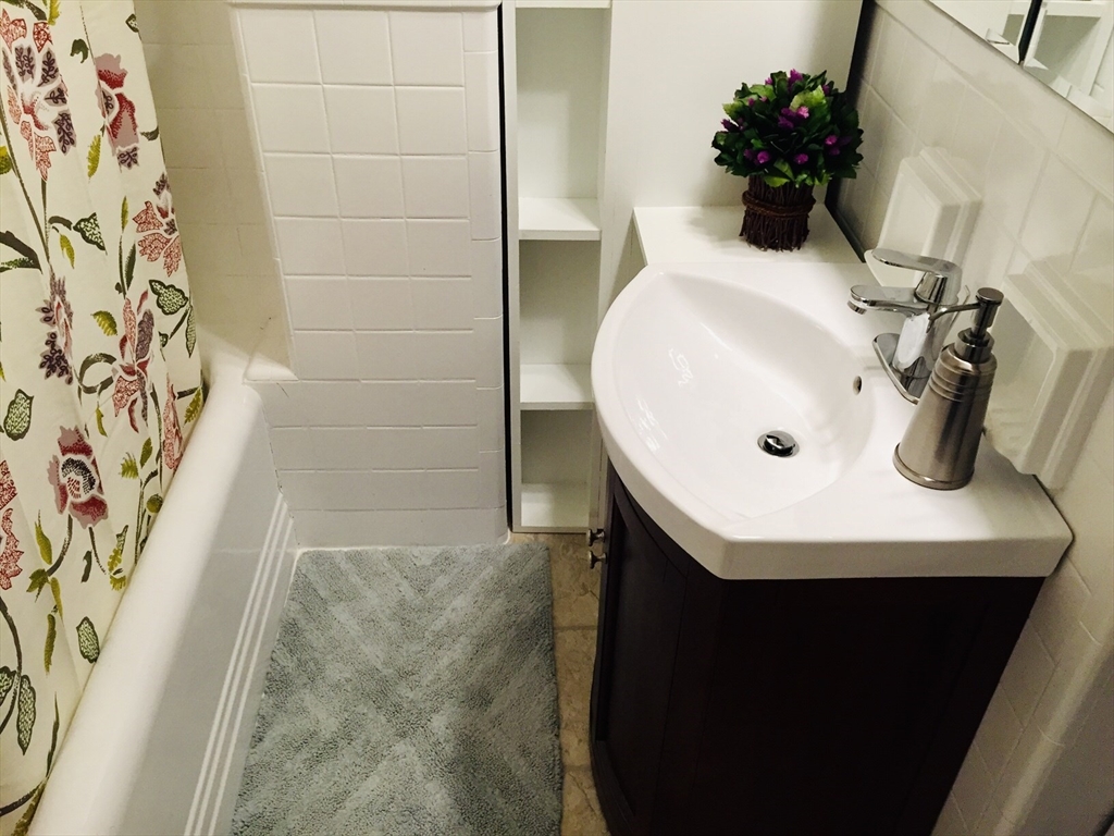 Studio bed, 1 bath apartment for rent at 8 Garrison St Unit 203, Back Bay — photo 6 of 16