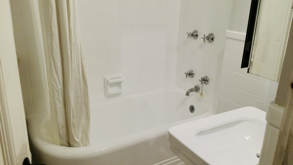 Studio bed, 1 bath apartment for rent at 8 Garrison St Unit 203, Back Bay — photo 7 of 16