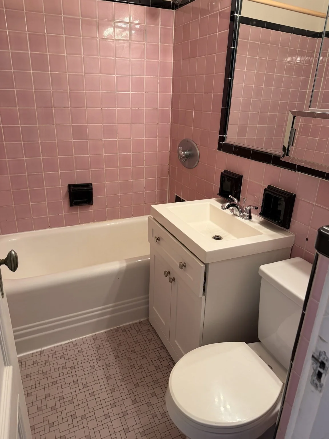 Studio bed, 1 bath apartment for rent at 8 Garrison St Unit 604, Back Bay — photo 4 of 7