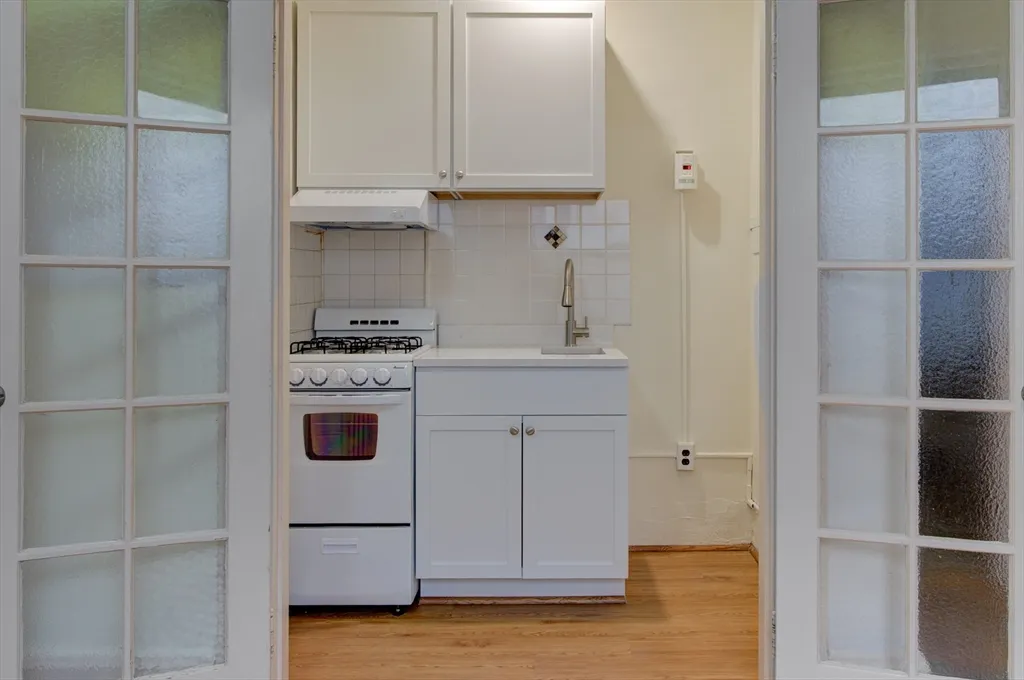 1 bed, 1 bath apartment for rent at 8 Garrison St Unit 608, Back Bay — photo 3 of 13