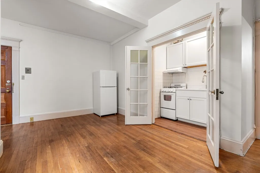 1 bed, 1 bath apartment for rent at 8 Garrison St Unit 608, Back Bay — photo 1 of 13