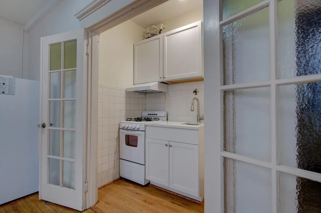 1 bed, 1 bath apartment for rent at 8 Garrison St Unit 608, Back Bay — photo 2 of 13
