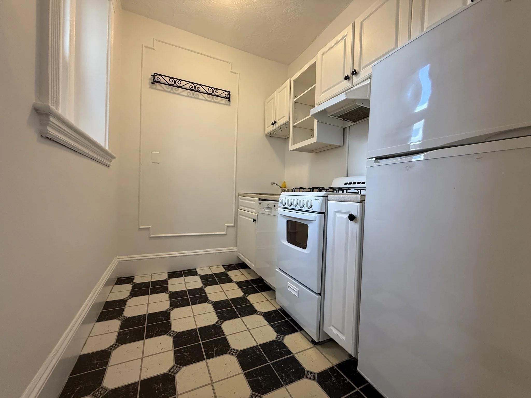 Studio bed, 1 bath apartment for rent at 8 Garrison St Unit 610, Back Bay — photo 7 of 8