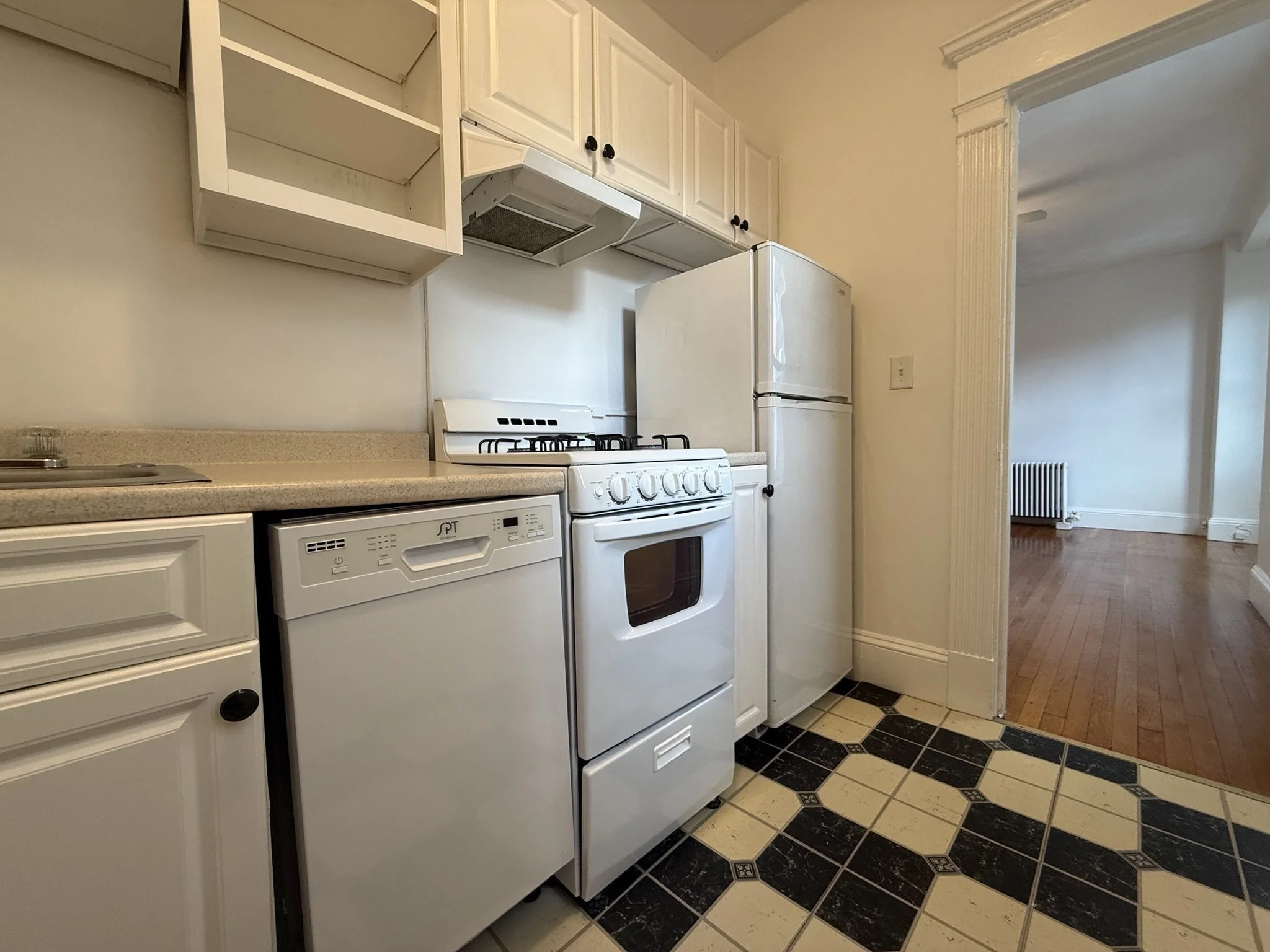 Studio bed, 1 bath apartment for rent at 8 Garrison St Unit 610, Back Bay — photo 3 of 8