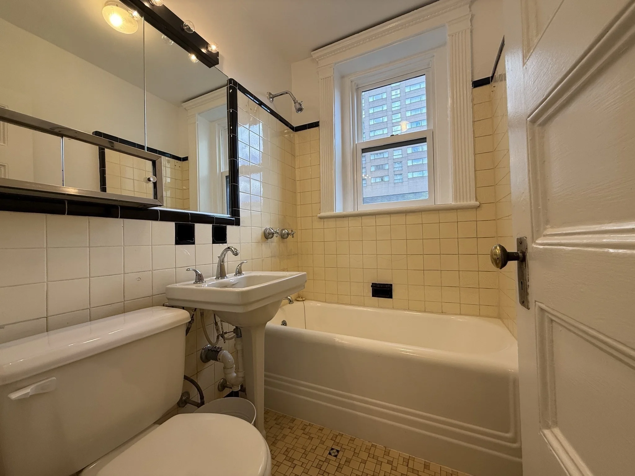 Studio bed, 1 bath apartment for rent at 8 Garrison St Unit 610, Back Bay — photo 4 of 8