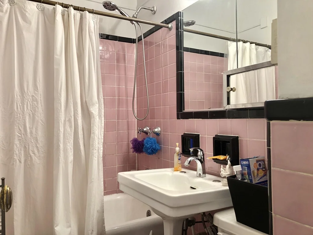 Studio bed, 1 bath apartment for rent at 8 Garrison St Unit 704, Back Bay — photo 5 of 8