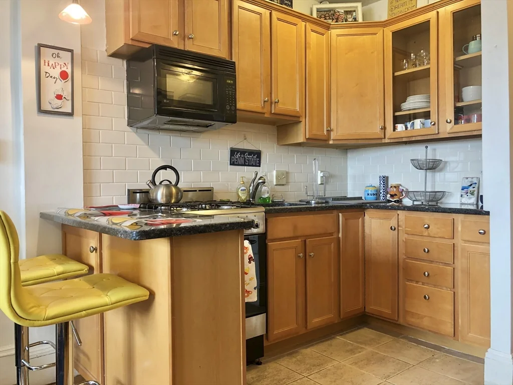 Studio bed, 1 bath apartment for rent at 8 Garrison St Unit 704, Back Bay — photo 3 of 8