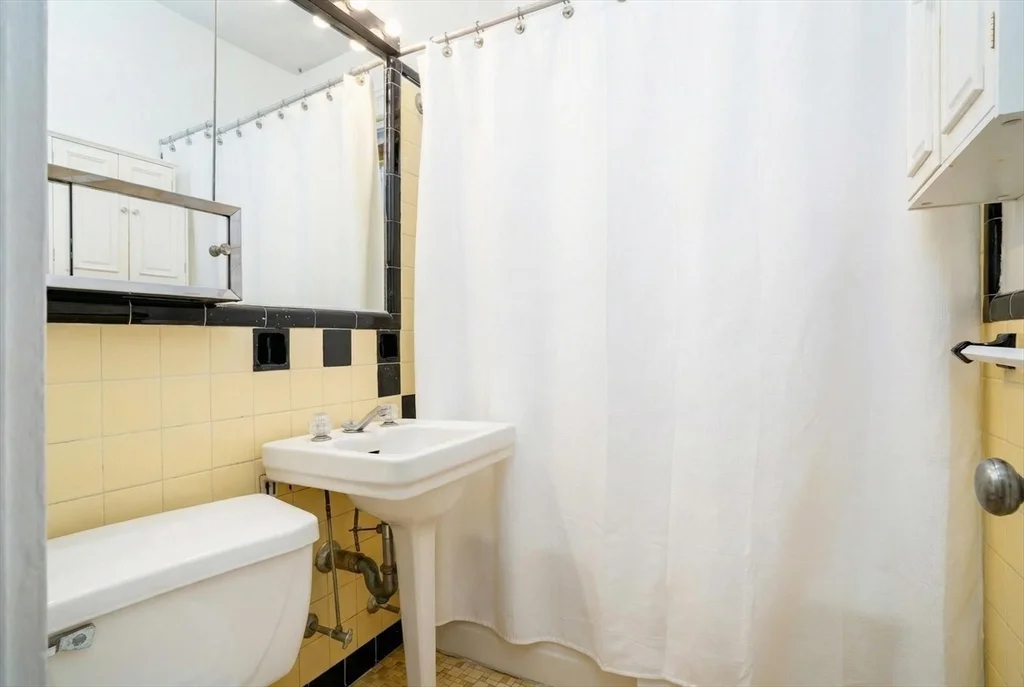 1 bed, 1 bath apartment for rent at 8 Garrison St Unit 710, Back Bay — photo 5 of 6