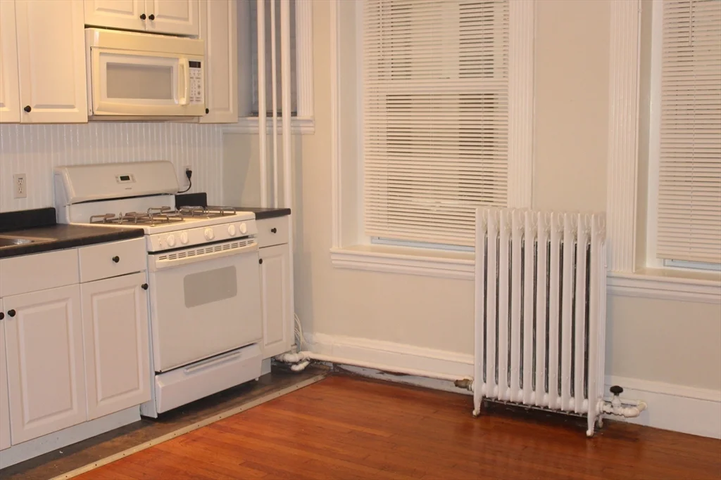 Studio bed, 1 bath apartment for rent at 8 Garrison Unit 400, Back Bay — photo 4 of 7