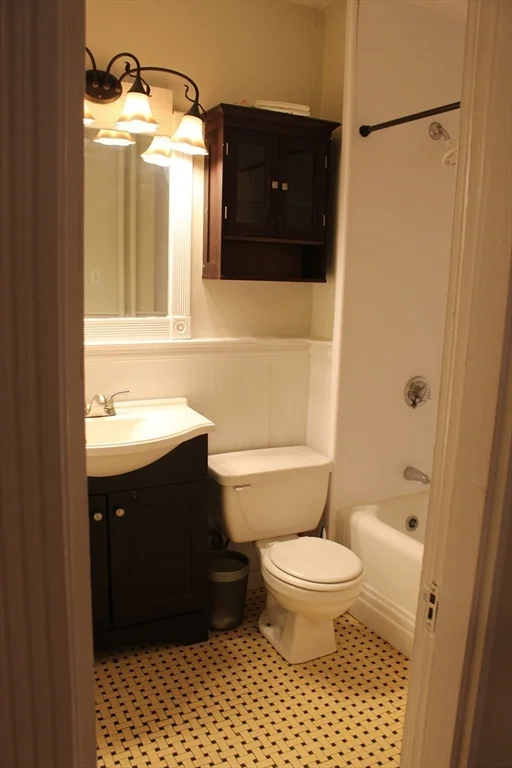 Studio bed, 1 bath apartment for rent at 8 Garrison Unit 400, Back Bay — photo 5 of 7