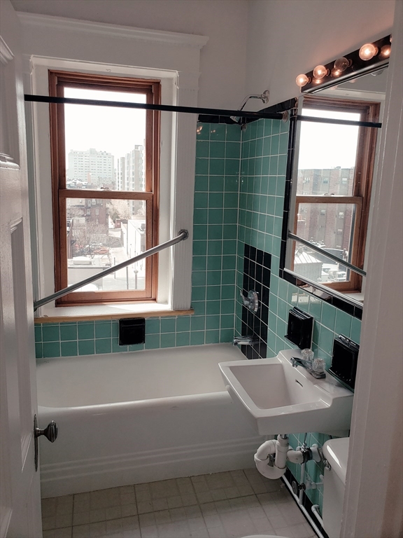 1 bed, 1 bath apartment for rent at 8 Garrison Unit 702, Back Bay — photo 6 of 12