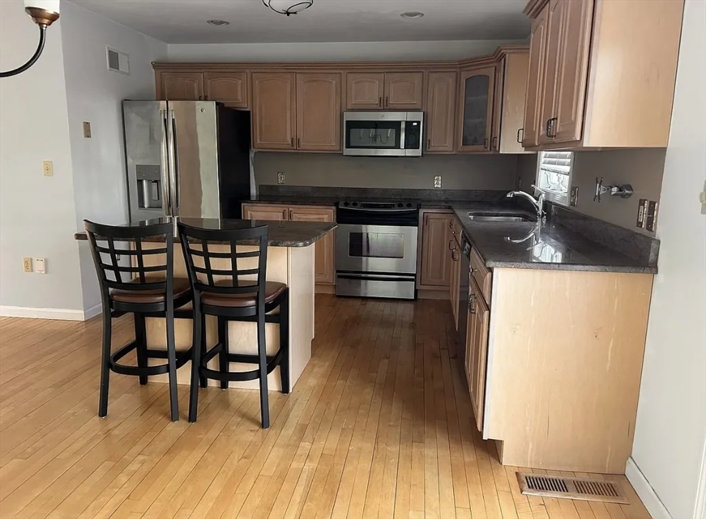 3 bed, 2 bath apartment for rent at 8 Gates Rd Unit B, Worcester — photo 10 of 25