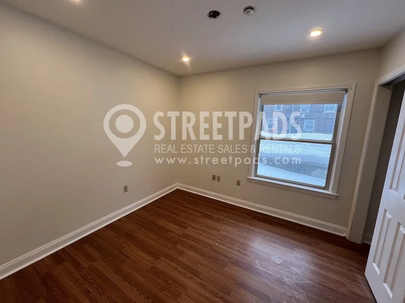 2 bed, 1.5 bath apartment for rent at 8 Glencoe St Unit 1, Oak Square — photo 9 of 24