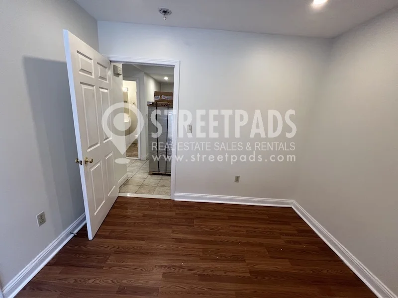 2 bed, 1.5 bath apartment for rent at 8 Glencoe St Unit 1, Oak Square — photo 11 of 24