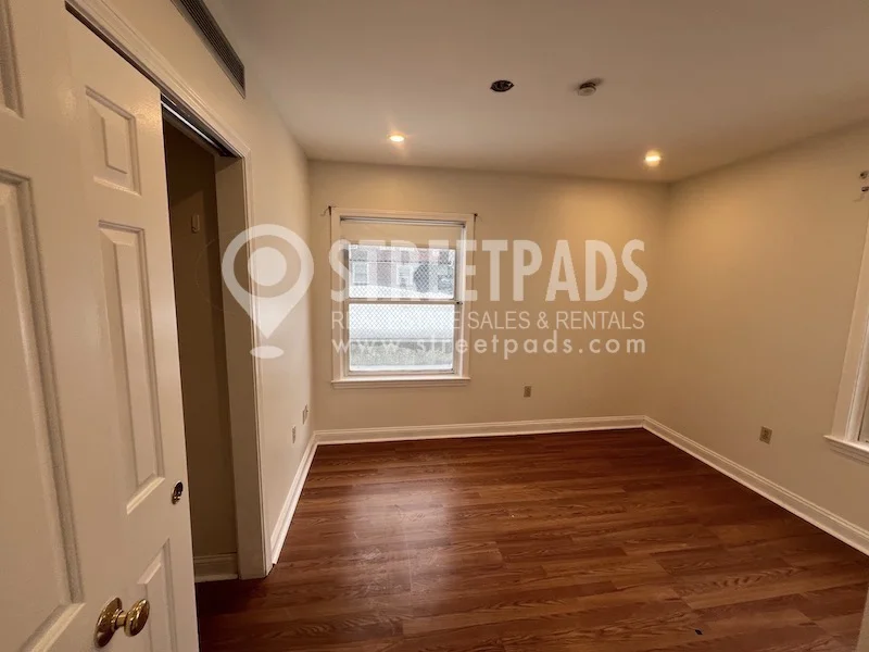 2 bed, 1.5 bath apartment for rent at 8 Glencoe St Unit 1, Oak Square — photo 17 of 24