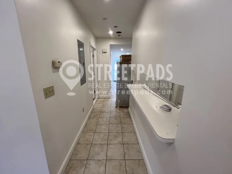 2 bed, 1.5 bath apartment for rent at 8 Glencoe St Unit 1, Oak Square — photo 7 of 24