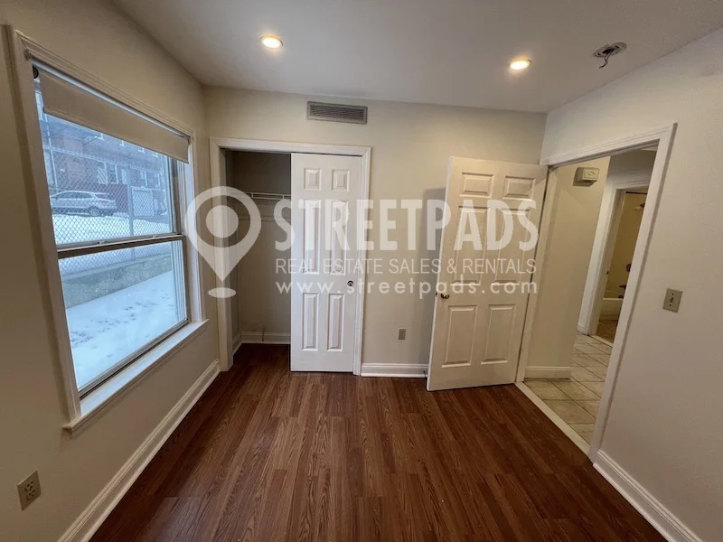 2 bed, 1.5 bath apartment for rent at 8 Glencoe St Unit 1, Oak Square — photo 10 of 24