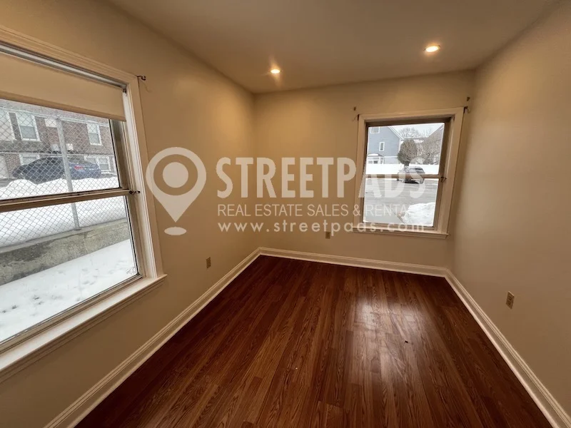 2 bed, 1.5 bath apartment for rent at 8 Glencoe St Unit 1, Oak Square — photo 18 of 24