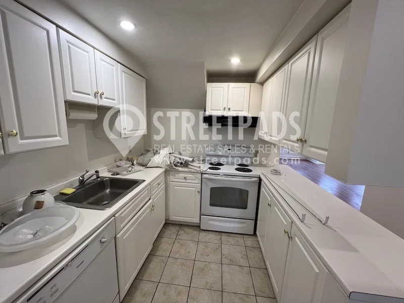 2 bed, 1.5 bath apartment for rent at 8 Glencoe St Unit 1, Oak Square — photo 14 of 24