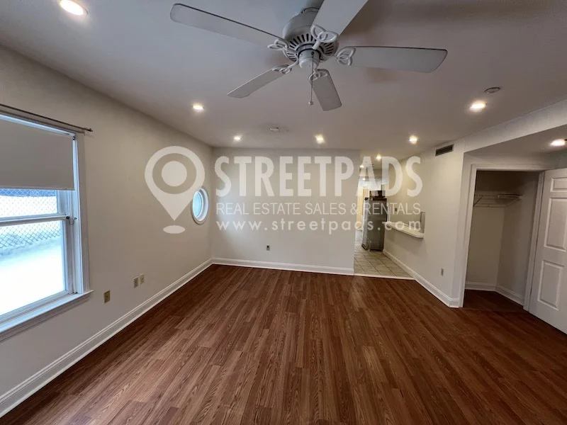 2 bed, 1.5 bath apartment for rent at 8 Glencoe St Unit 1, Oak Square — photo 6 of 24