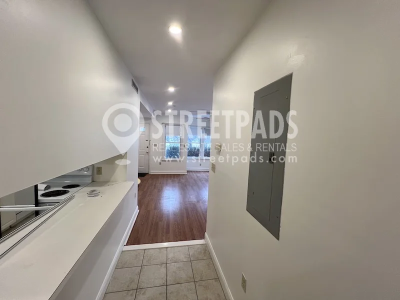 2 bed, 1.5 bath apartment for rent at 8 Glencoe St Unit 1, Oak Square — photo 8 of 24