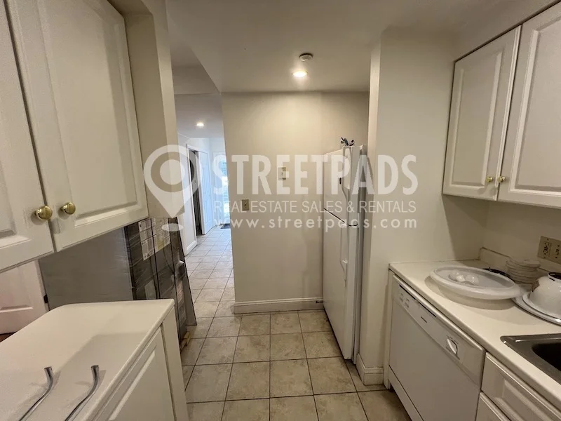 2 bed, 1.5 bath apartment for rent at 8 Glencoe St Unit 1, Oak Square — photo 15 of 24