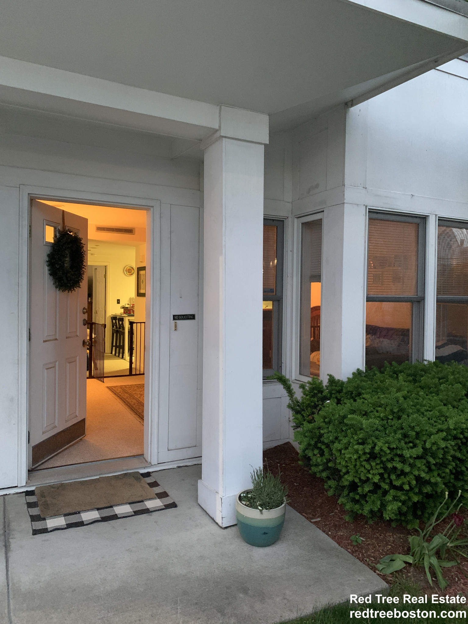 1 bed, 1 bath apartment for rent at 8 Glencoe St Unit 4, Brighton