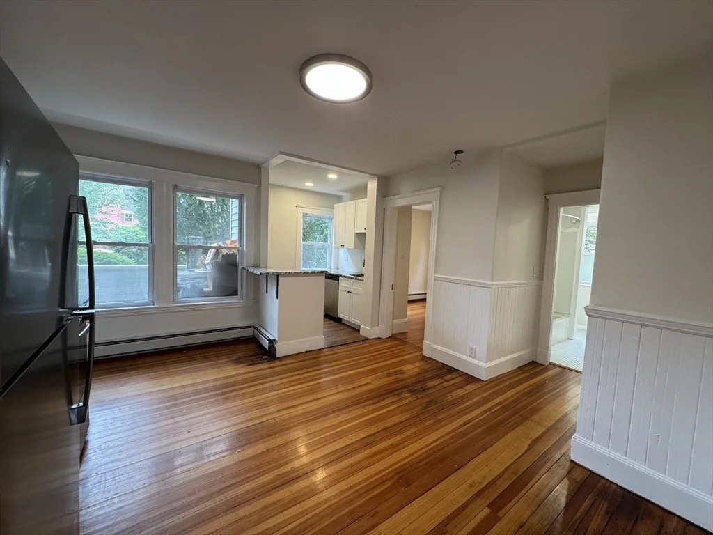 3 bed, 1 bath apartment for rent at 8 Glendale St Unit 1R, Glenwood — photo 3 of 13