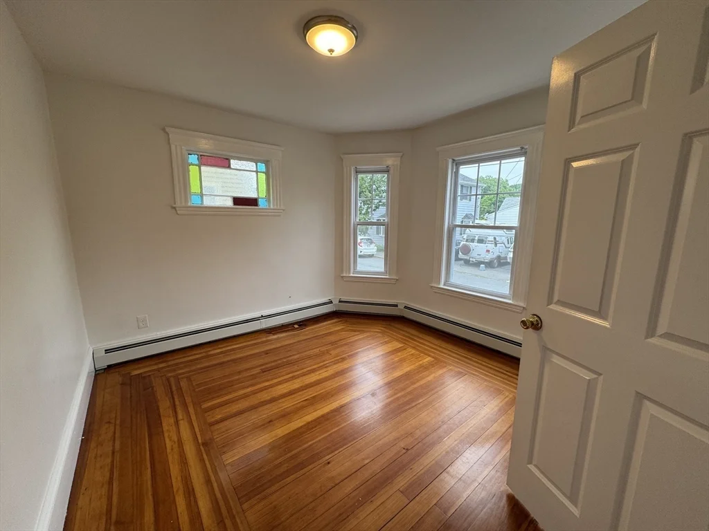 3 bed, 1 bath apartment for rent at 8 Glendale St Unit 1R, Glenwood — photo 9 of 13