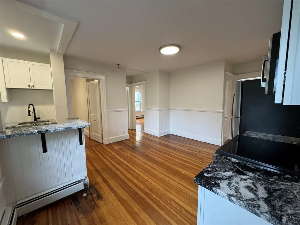 3 bed, 1 bath apartment for rent at 8 Glendale St Unit 1R, Glenwood — photo 5 of 13