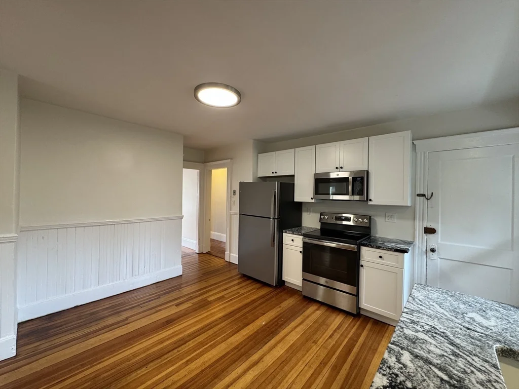 3 bed, 1 bath apartment for rent at 8 Glendale St Unit 1R, Glenwood — photo 2 of 13