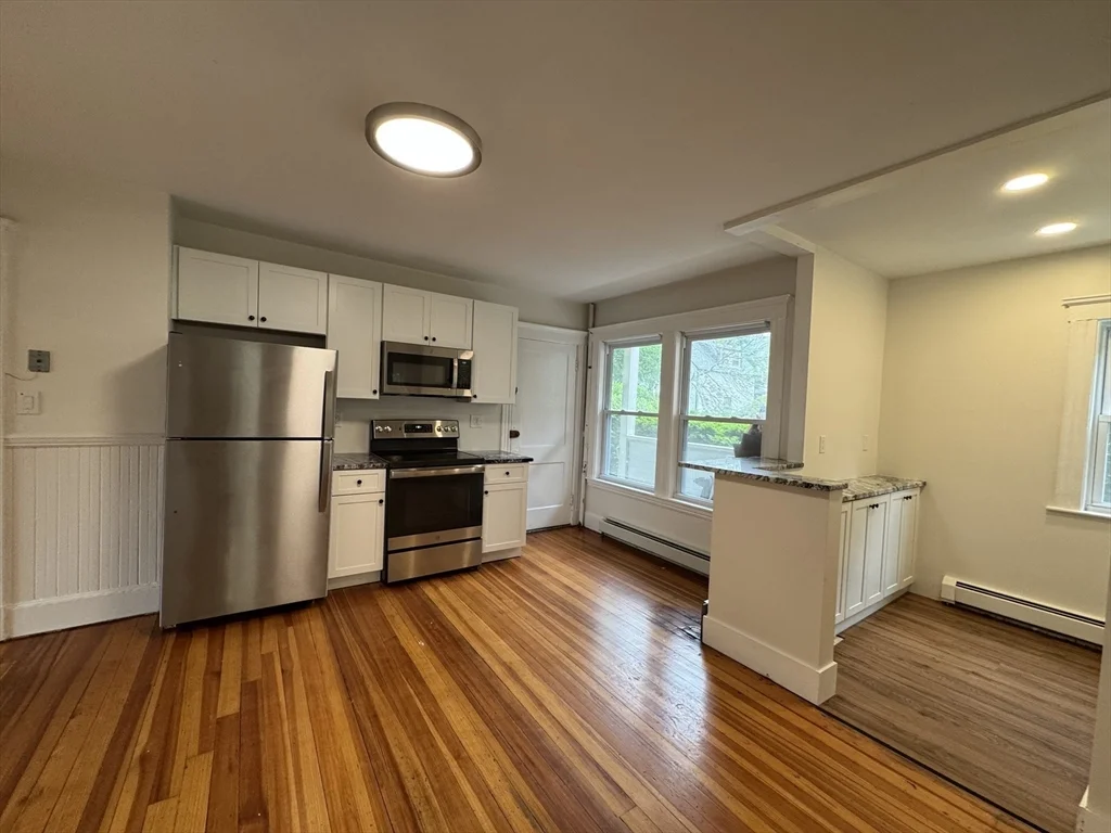 3 bed, 1 bath apartment for rent at 8 Glendale St Unit 1R, Glenwood — photo 1 of 13