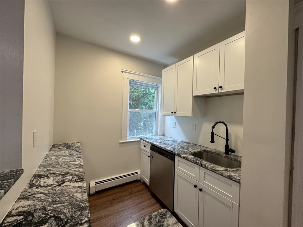 3 bed, 1 bath apartment for rent at 8 Glendale St Unit 1R, Glenwood — photo 4 of 13