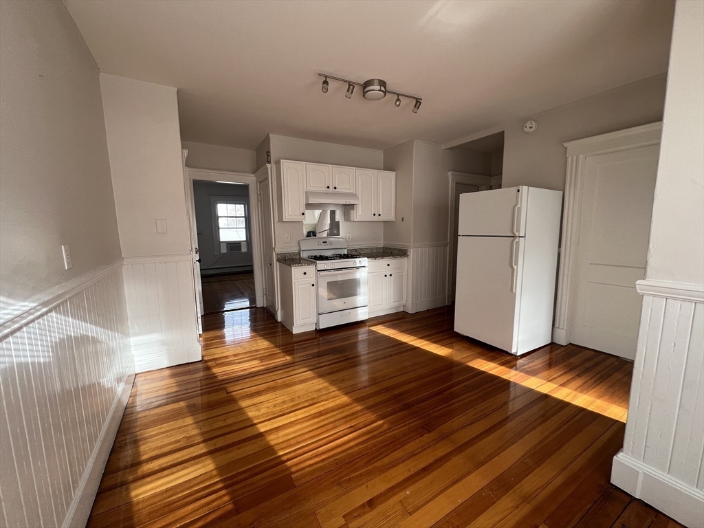 3 bed, 1 bath apartment for rent at 8 Glendale Unit 2, Salem — photo 2 of 11