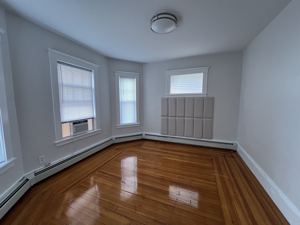 3 bed, 1 bath apartment for rent at 8 Glendale Unit 2, Salem — photo 7 of 11