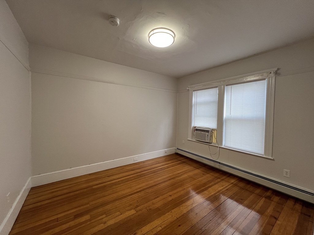 3 bed, 1 bath apartment for rent at 8 Glendale Unit 2, Salem — photo 9 of 11