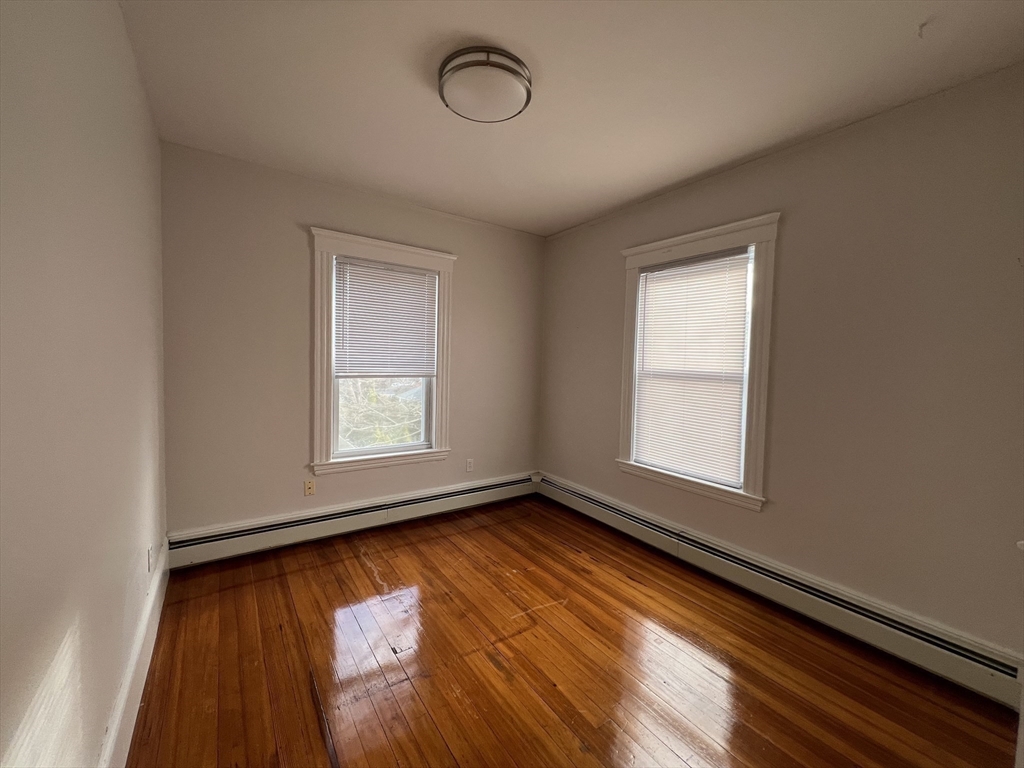 3 bed, 1 bath apartment for rent at 8 Glendale Unit 2, Salem — photo 8 of 11