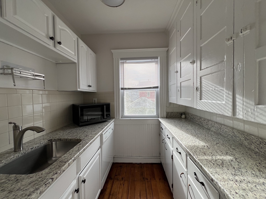 3 bed, 1 bath apartment for rent at 8 Glendale Unit 2, Salem — photo 1 of 11