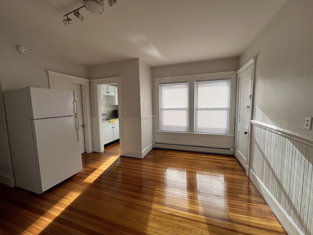3 bed, 1 bath apartment for rent at 8 Glendale Unit 2, Salem — photo 3 of 11