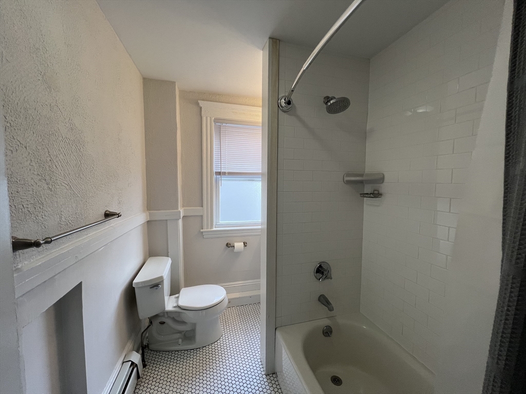 3 bed, 1 bath apartment for rent at 8 Glendale Unit 2, Salem — photo 6 of 11