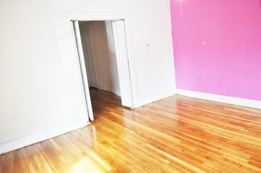 1 bed, 1 bath apartment for rent at 8 Grant St Unit 1, Marlborough — photo 2 of 8