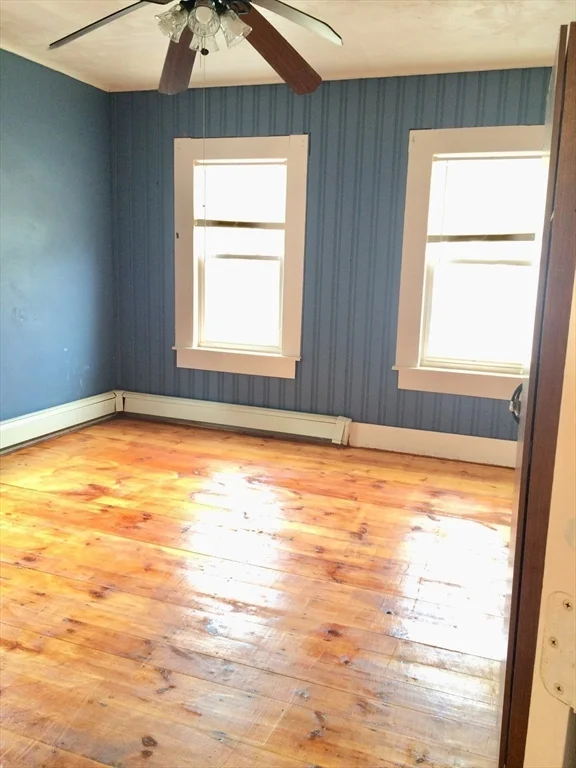 4 bed, 1 bath apartment for rent at 8 Grant Unit 3, Marlborough — photo 5 of 9