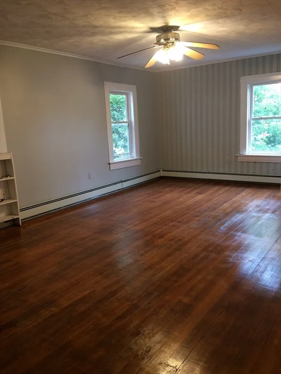 4 bed, 1 bath apartment for rent at 8 Grant Unit 3, Marlborough — photo 3 of 9